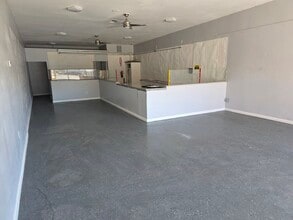 31705-31731 Riverside Dr, Lake Elsinore, CA à louer Photo intérieure– Image 2 sur 6