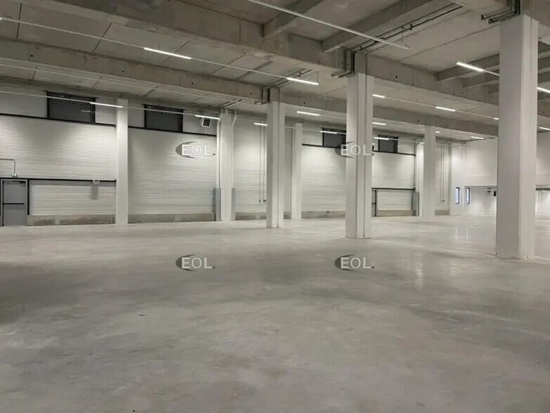 Industriel/Logistique dans Nanterre à louer - Photo de l’immeuble – Image 3 sur 16