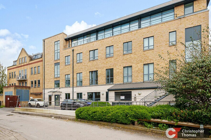 30-38 Church St, Staines à louer - Photo de l’immeuble – Image 2 sur 2