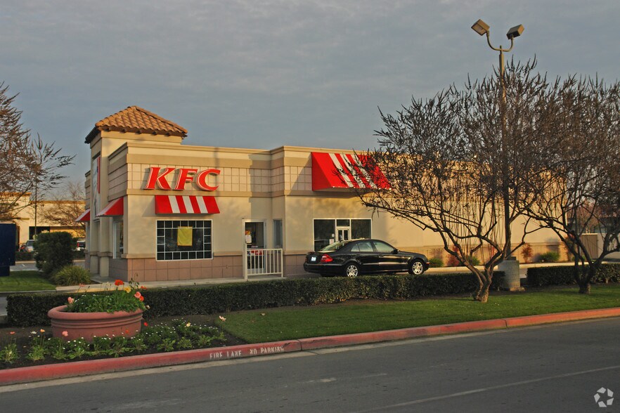 5143 W Walnut Ave, Visalia, CA à vendre - Photo de l’immeuble – Image 2 sur 3