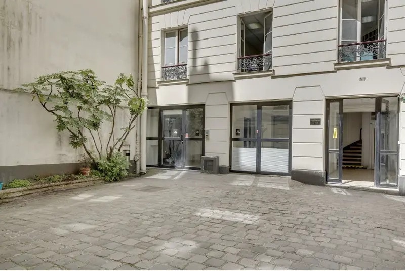 Rue Du Faubourg Saint-Martin, Paris à vendre - Photo de l’immeuble – Image 1 sur 9