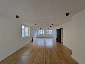 28 Rue Des Petits Hôtels, Paris à louer Photo intérieure– Image 1 sur 3