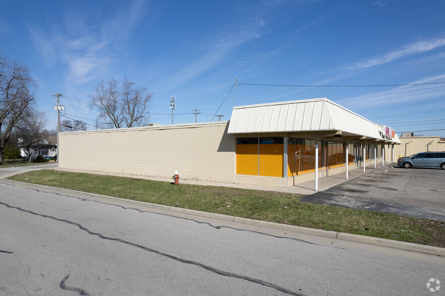 1121 N Reynolds Rd, Toledo, OH à louer - Photo de l’immeuble – Image 2 sur 8