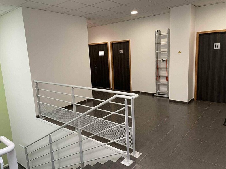 Bureau dans Saint-Priest à louer - Photo de l’immeuble – Image 3 sur 12