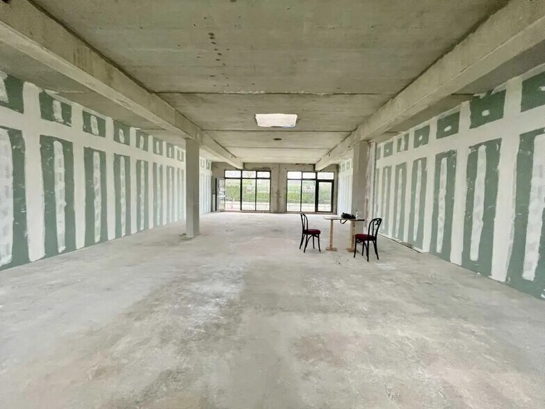 Local commercial dans Bihorel à louer - Photo intérieure – Image 2 sur 2