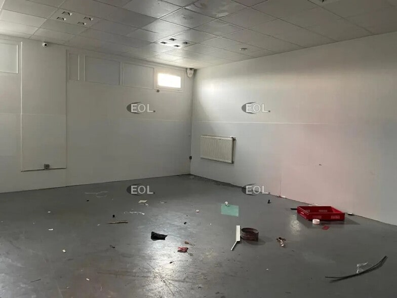 Local d’activités dans Rosny-sous-Bois à louer - Photo de l’immeuble – Image 3 sur 9