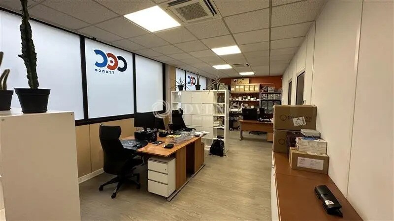 Bureau dans Joinville-le-Pont à louer - Photo de l’immeuble – Image 1 sur 4