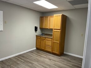 604 Old Liverpool Rd, Liverpool, NY à louer Photo intérieure– Image 2 sur 4