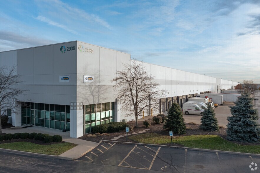 2939-2979 Crescentville Rd, West Chester, OH à louer - Photo de l’immeuble – Image 2 sur 12