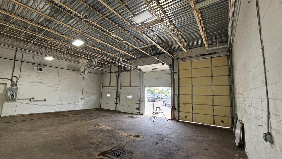 5910 S Crescent Blvd, Pennsauken, NJ à louer - Photo de l’immeuble – Image 2 sur 6