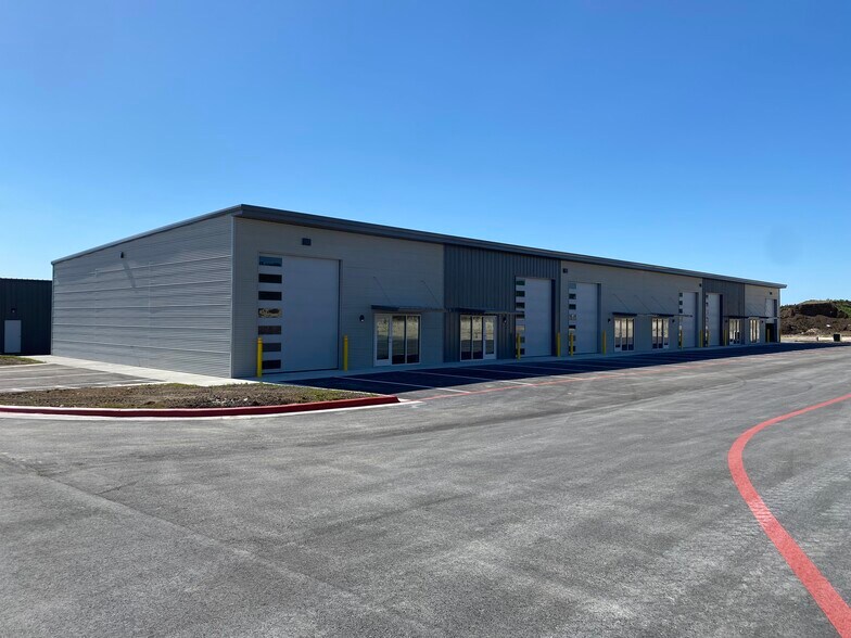 295 County Road 214, Liberty Hill, TX à vendre - Photo principale – Image 1 sur 1