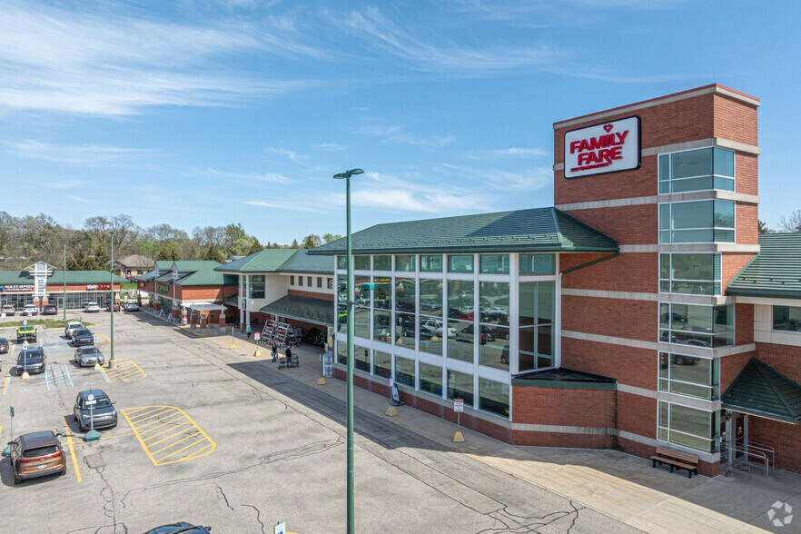 165-201 Marcel Dr, Rockford, MI à louer - Photo de l’immeuble – Image 1 sur 6