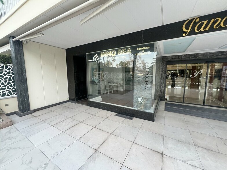93 Boulevard De La Croisette, Cannes à vendre - Photo de l’immeuble – Image 1 sur 8