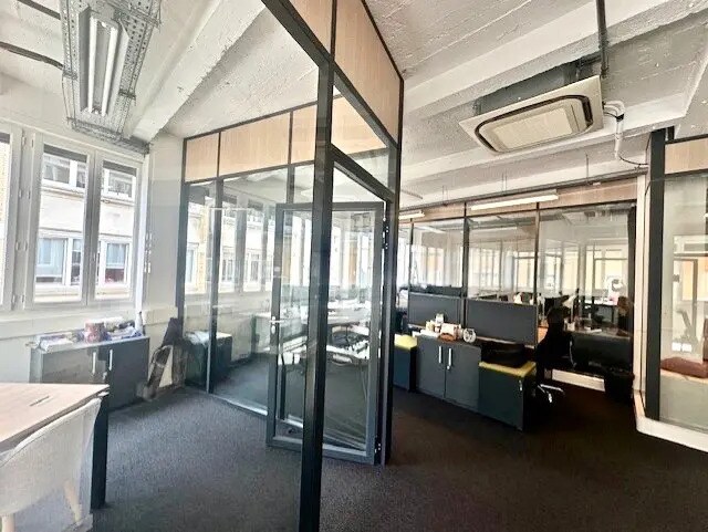 Bureau dans Paris à louer - Photo de l’immeuble – Image 3 sur 13