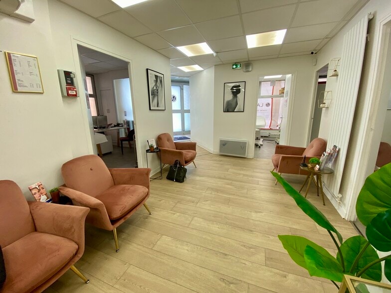 16 Rue Emile Landrin, Paris à louer - Photo de l’immeuble – Image 2 sur 6