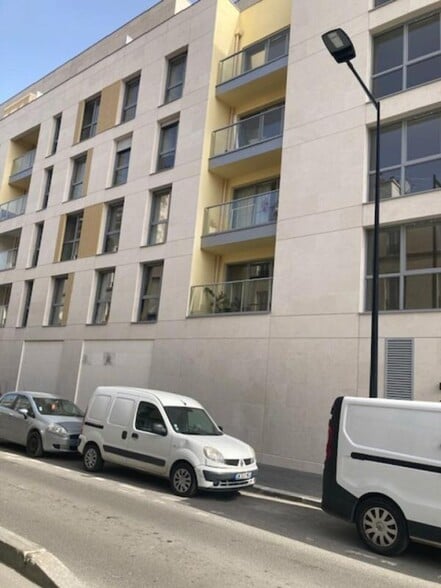 Local commercial dans Aubervilliers à louer - Photo de l’immeuble – Image 3 sur 10