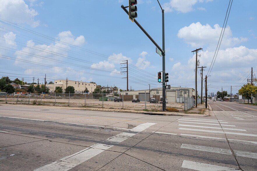 1075 S Jason St, Denver, CO à louer - Photo de l’immeuble – Image 3 sur 8