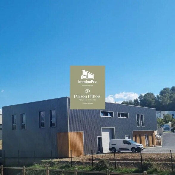 Local d’activités dans Saint-Estève-Janson à louer - Photo de l’immeuble – Image 2 sur 3