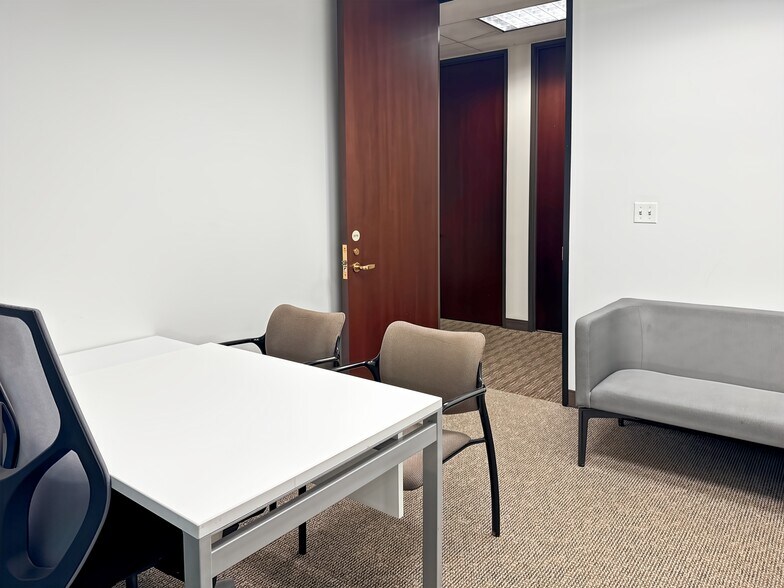 203 N LaSalle St, Chicago, IL à louer - Photo de l’immeuble – Image 3 sur 24
