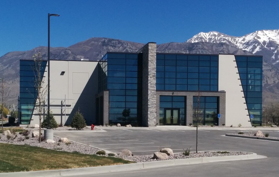 439 S Pleasant Grove Blvd, Pleasant Grove, UT à louer - Photo principale – Image 2 sur 54