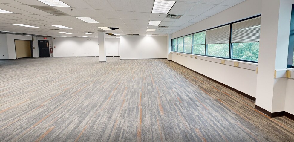 855 Route 146, Clifton Park, NY à louer - Numérisation 3D Matterport – Image 2 sur 14
