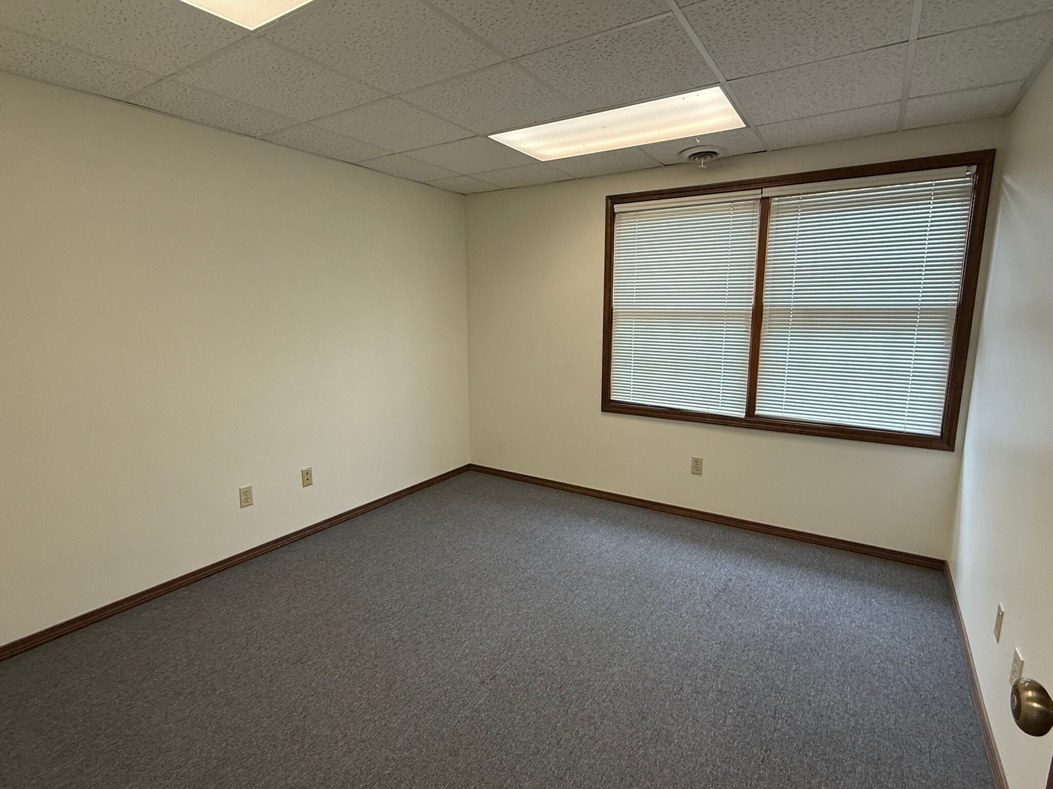 1345 W Mason St, Green Bay, WI à louer Photo intérieure– Image 1 sur 7