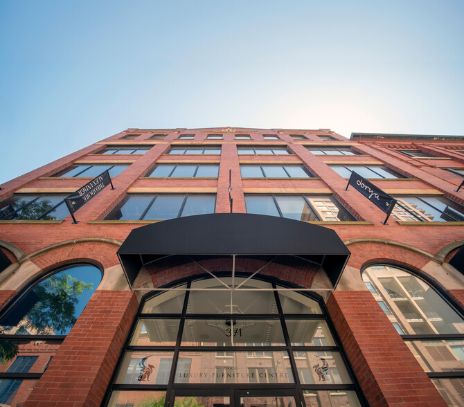 371 W Ontario St, Chicago, IL à louer - Photo de l’immeuble – Image 1 sur 7