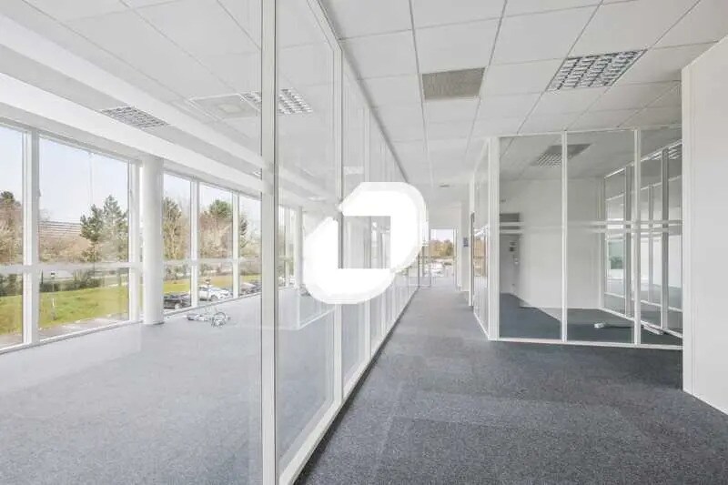 Bureau dans Roissy-en-France à louer - Photo de l’immeuble – Image 3 sur 18