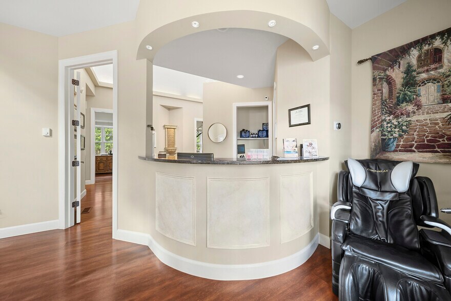 16 Old Riverhead Rd, Westhampton Beach, NY à louer - Photo de l’immeuble – Image 2 sur 11