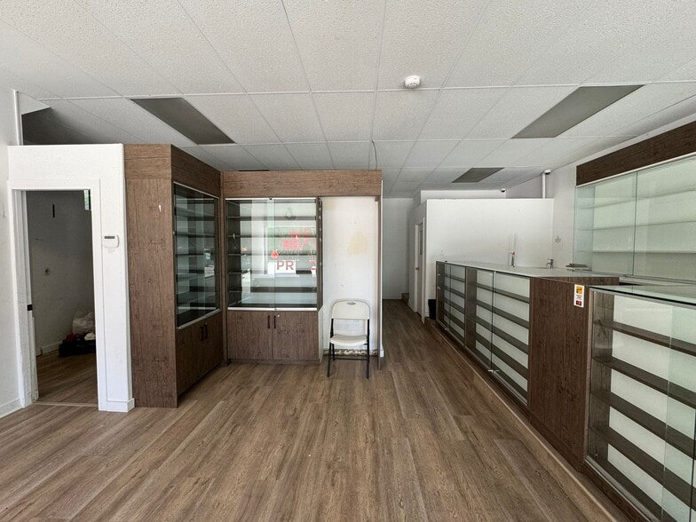 3357 4 Th Av W, Vancouver, BC à vendre - Photo de l’immeuble – Image 3 sur 5