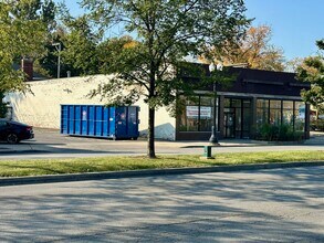 2255 W 95th St, Chicago, IL à louer Photo de l’immeuble– Image 1 sur 8