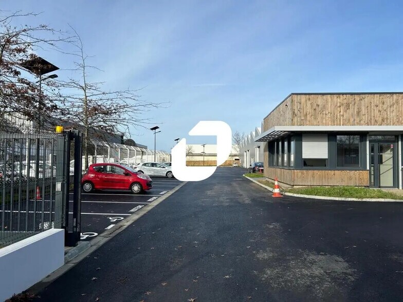 Local d’activités dans Carquefou à louer - Photo de l’immeuble – Image 1 sur 12