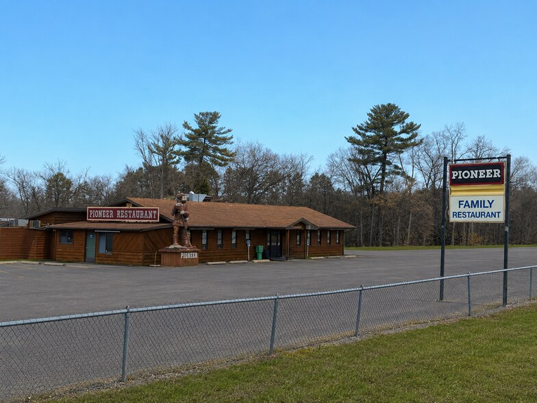 244 N Pioneer Park Rd, Westfield, WI à louer - Photo principale – Image 1 sur 24