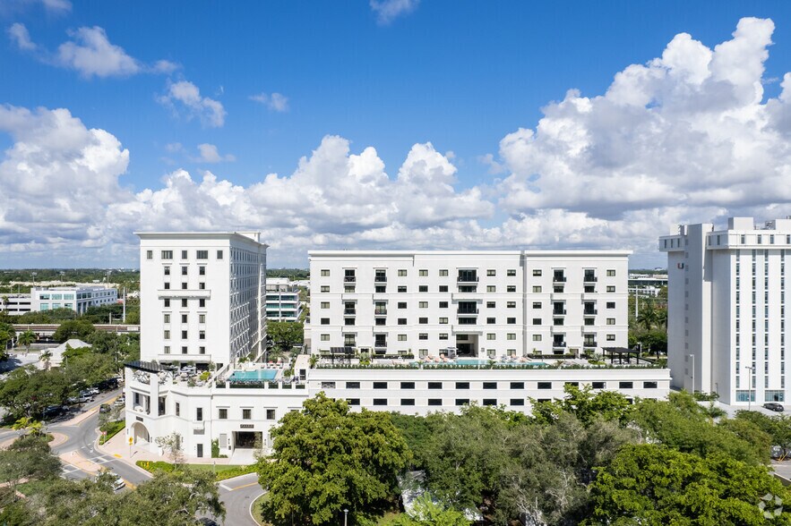 1350 S Dixie Hwy, Coral Gables, FL à louer - Photo de l’immeuble – Image 2 sur 9