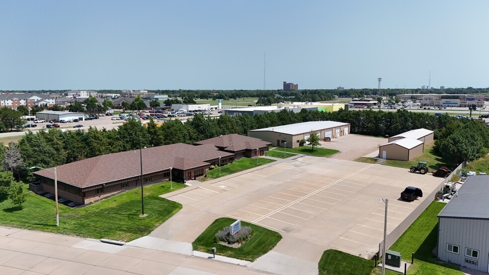 215 Kaufman Ave, Grand Island, NE à vendre - Photo principale – Image 1 sur 17