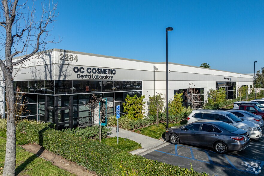 2284 N Glassell St, Orange, CA à louer - Photo principale – Image 1 sur 6