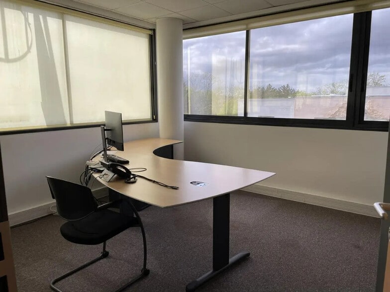 Bureau dans Poissy à louer - Photo intérieure – Image 3 sur 16