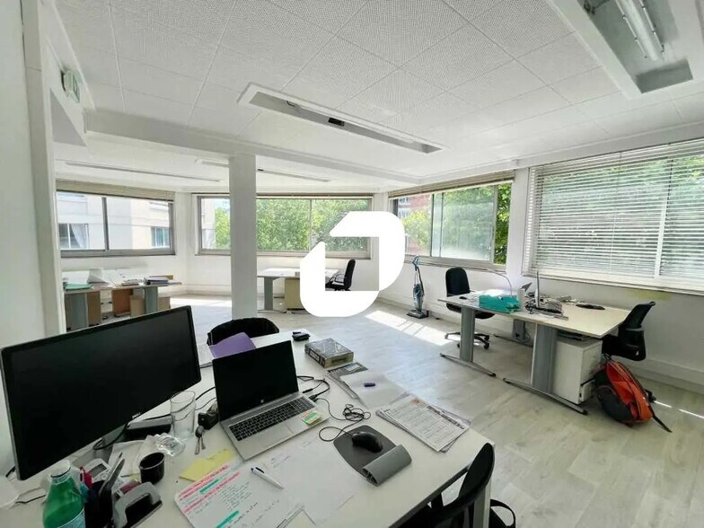 Local d’activités dans Boulogne-Billancourt à louer - Photo de l’immeuble – Image 3 sur 14