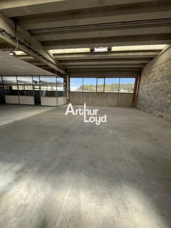 Plus de détails pour Local d'activités à louer