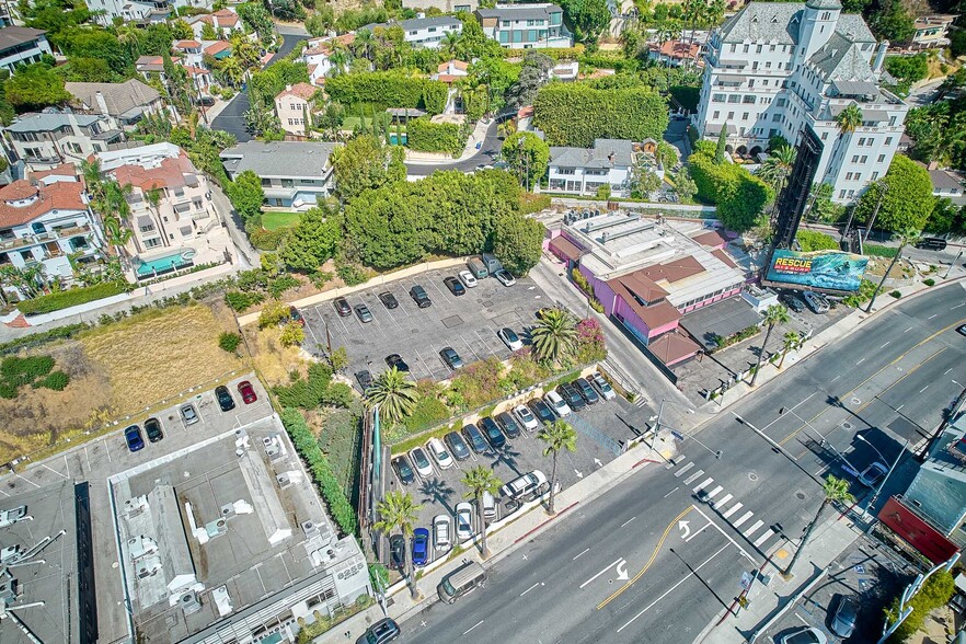 8225 W Sunset Blvd, West Hollywood, CA à louer - Photo de l’immeuble – Image 3 sur 8