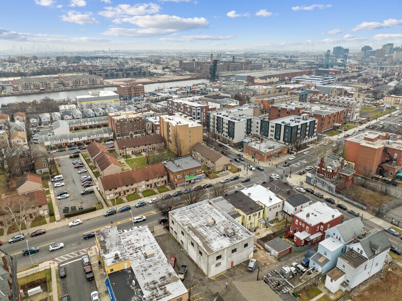260 Broadway, Newark, NJ à louer - Photo de l’immeuble – Image 3 sur 4