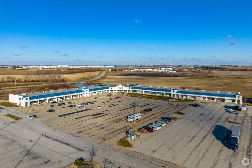 420-482 Wylie Dr, Normal, IL à vendre - Aérien – Image 2 sur 9