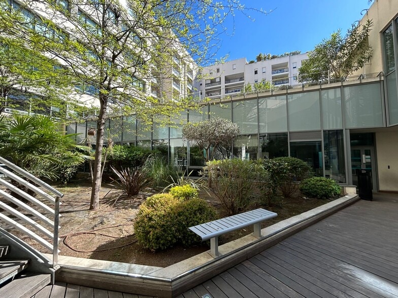 2/4 Place Laurent D'Arvieux, Marseille à louer - Photo de l’immeuble – Image 3 sur 8