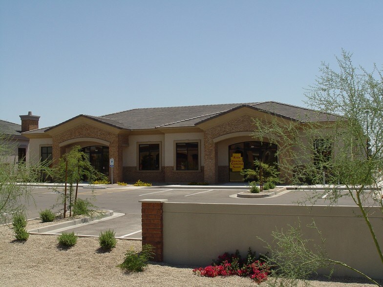 2571 S Val Vista Dr, Gilbert, AZ à louer - Photo de l’immeuble – Image 3 sur 8