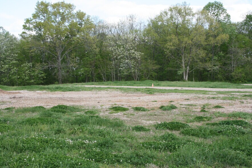 194 Theta Pike, Columbia, TN à vendre - Photo de l’immeuble – Image 2 sur 2