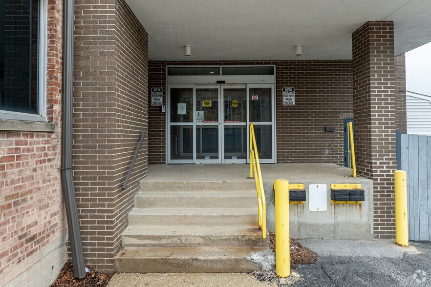 2320 W High St, Blue Island, IL à louer - Photo de l’immeuble – Image 3 sur 4