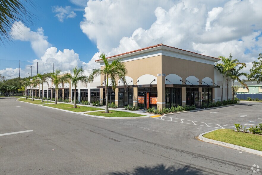 5335 N Military Trl, West Palm Beach, FL à louer - Photo de l’immeuble – Image 1 sur 23