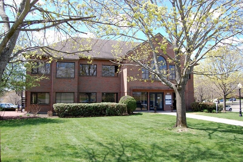 60 Avon Meadow Ln, Avon, CT à louer - Photo de l’immeuble – Image 1 sur 9