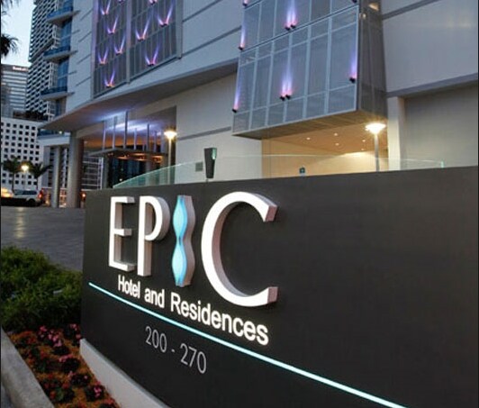 270 Biscayne Boulevard Way, Miami, FL à louer - Photo de l’immeuble – Image 2 sur 24