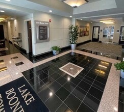 3801 Lake Boone Trl, Raleigh, NC à louer Hall d’entrée– Image 2 sur 2